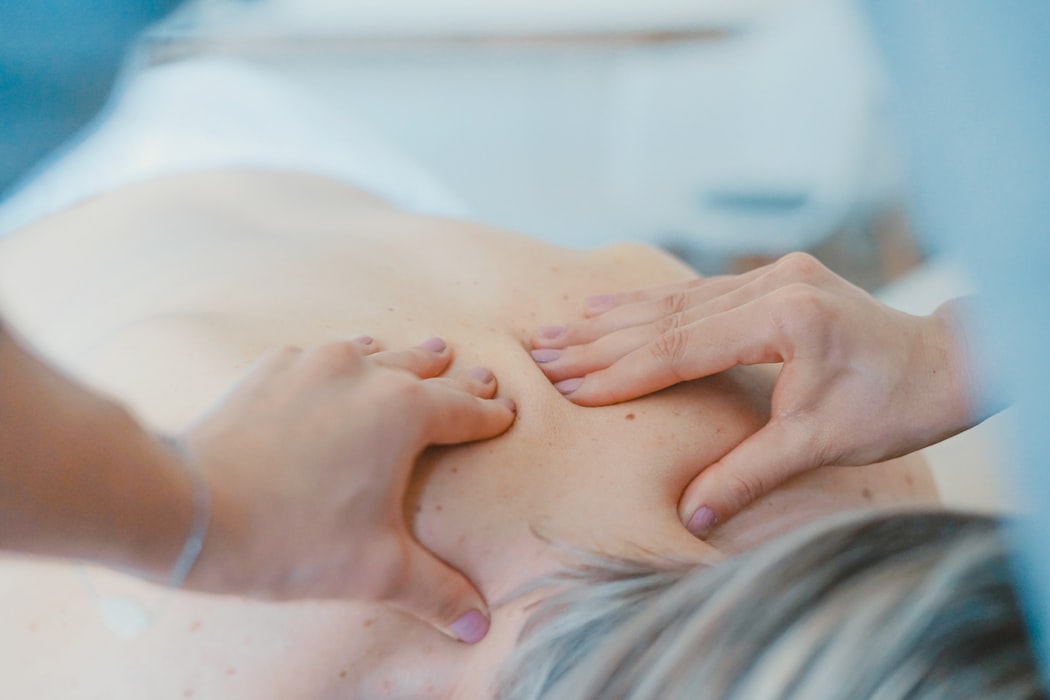 Massage bien-être aromatique-soin du dos