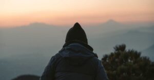 Lire la suite à propos de l’article Amour, attachement, dépendance affective : comment savoir ce qui nous lie vraiment ?